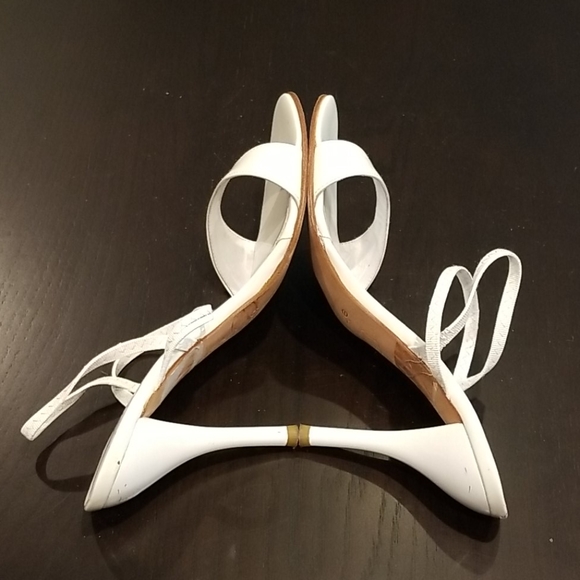 Bebe, womans size 7.5m white heel - Picture 5 of 16